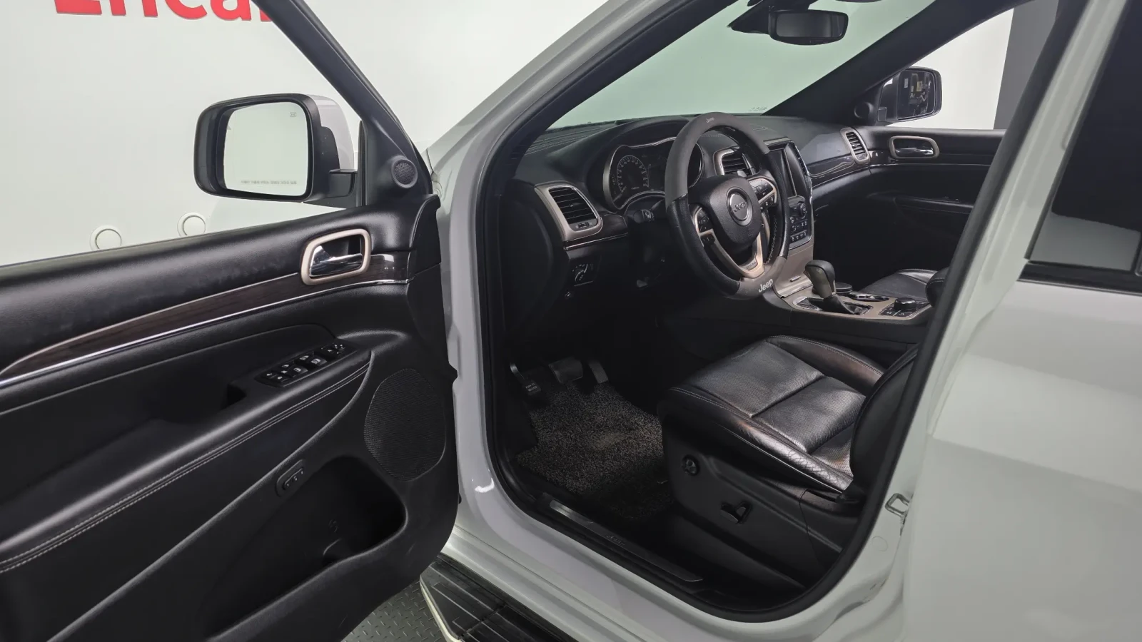 Jeep Grand cherokee 3.0 4X4 Overland , снимка 13 - Автомобили и джипове - 54924235
