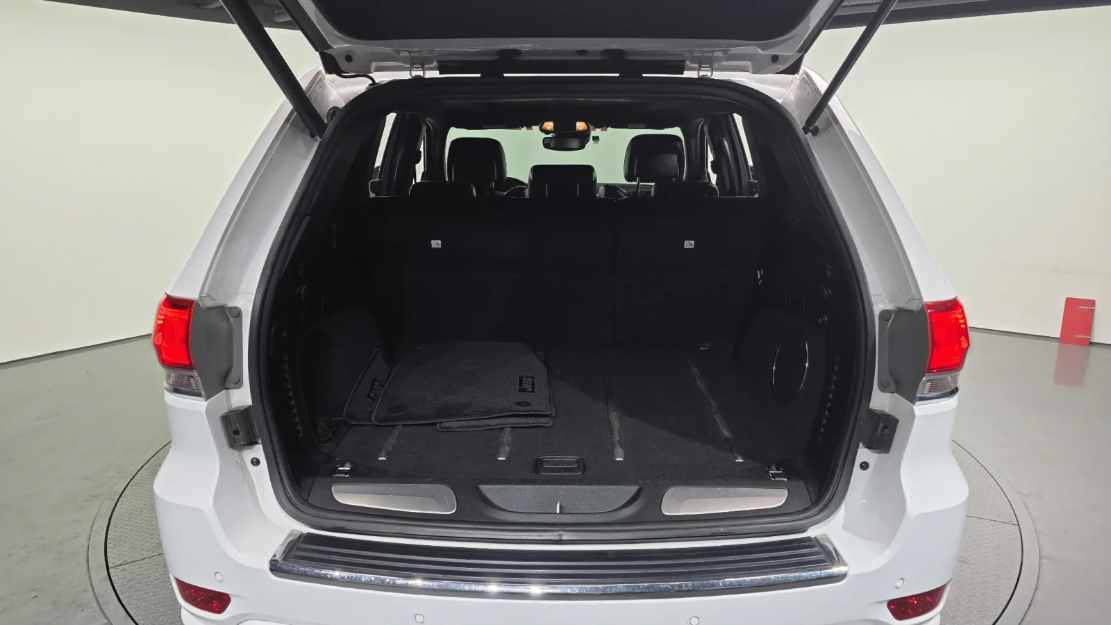 Jeep Grand cherokee 3.0 4X4 Overland , снимка 17 - Автомобили и джипове - 54924235