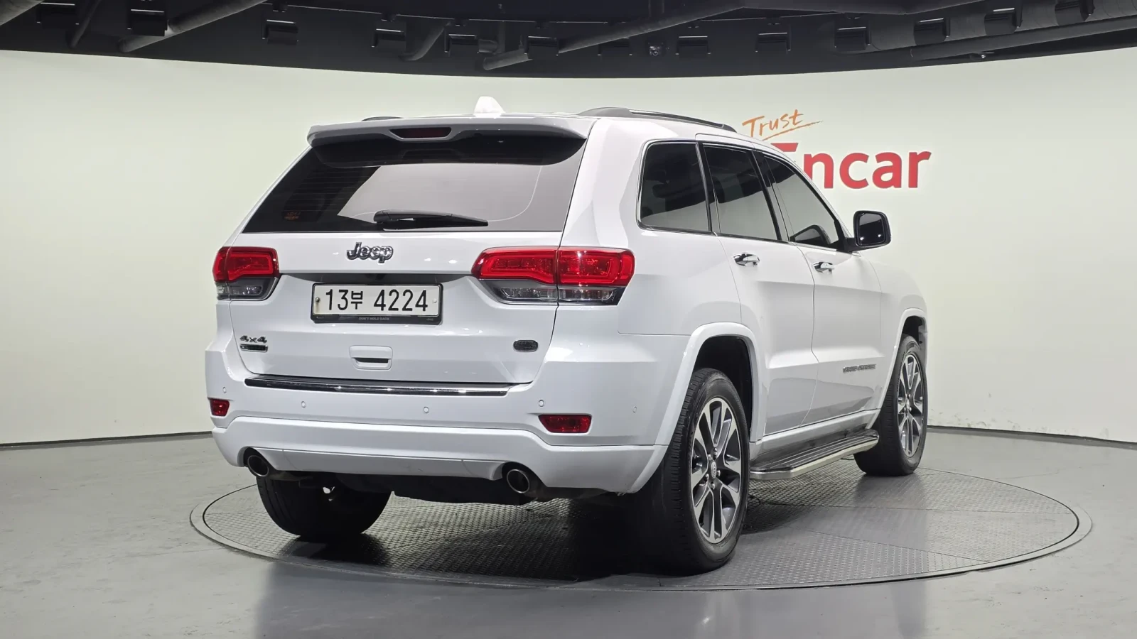 Jeep Grand cherokee 3.0 4X4 Overland , снимка 3 - Автомобили и джипове - 54924235