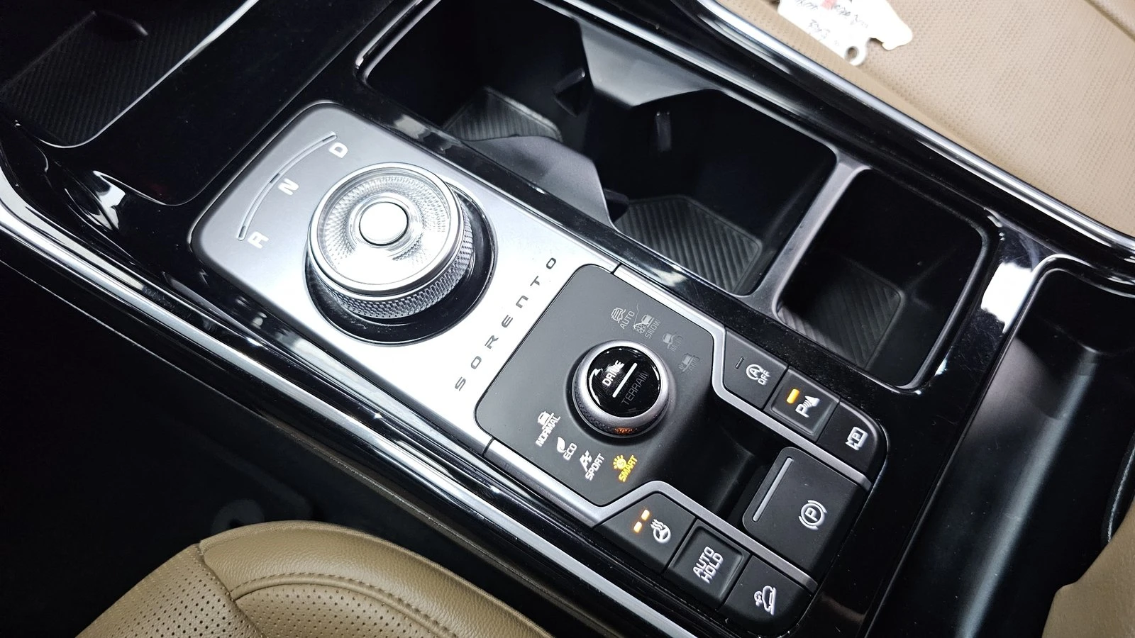 Kia Sorento 2.2* 360* KEYLESS* ПОДГРЕВ ВОЛАН* КРАЙНА ЦЕНА, снимка 9 - Автомобили и джипове - 55268405