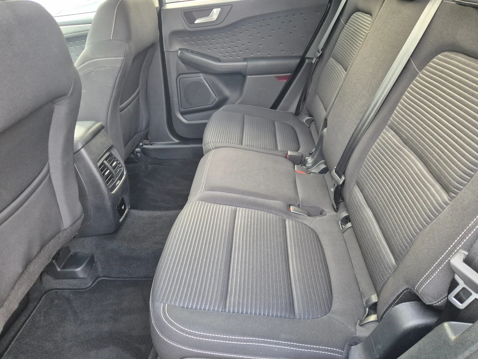 Ford Kuga 1.5 TDCI, снимка 9 - Автомобили и джипове - 56549133