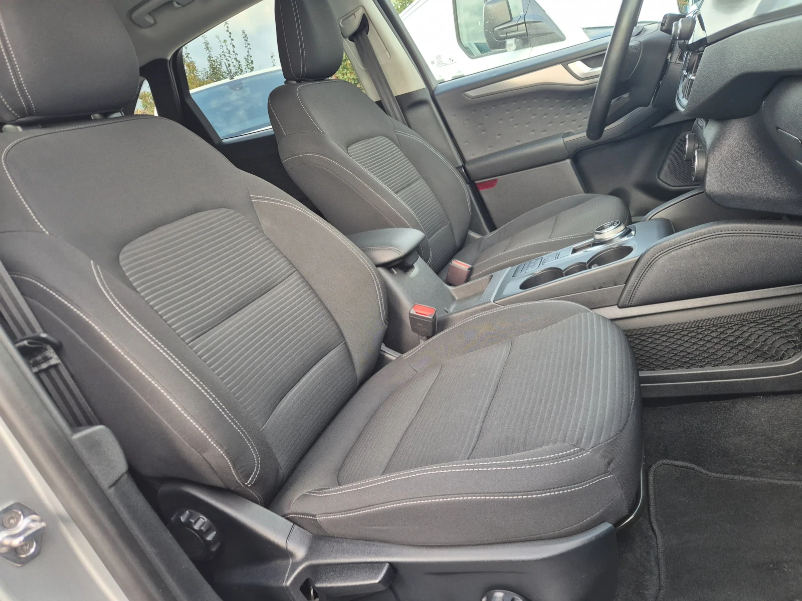 Ford Kuga 1.5 TDCI, снимка 10 - Автомобили и джипове - 56549133