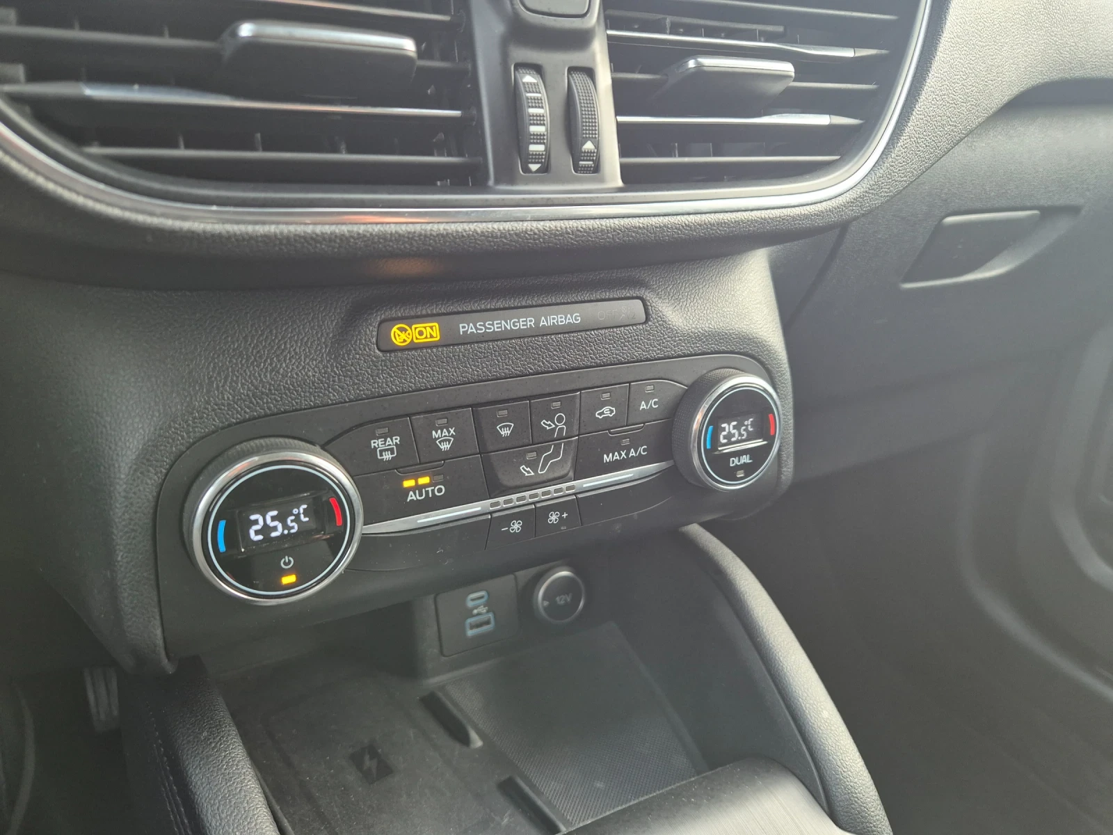 Ford Kuga 1.5 TDCI, снимка 15 - Автомобили и джипове - 56549133