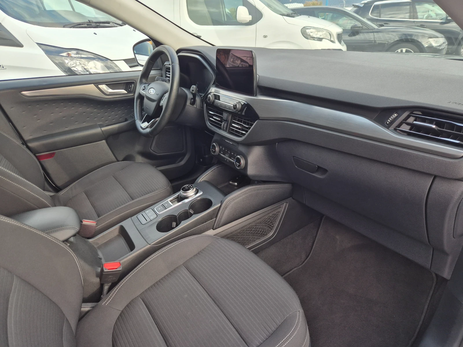 Ford Kuga 1.5 TDCI, снимка 12 - Автомобили и джипове - 56549133