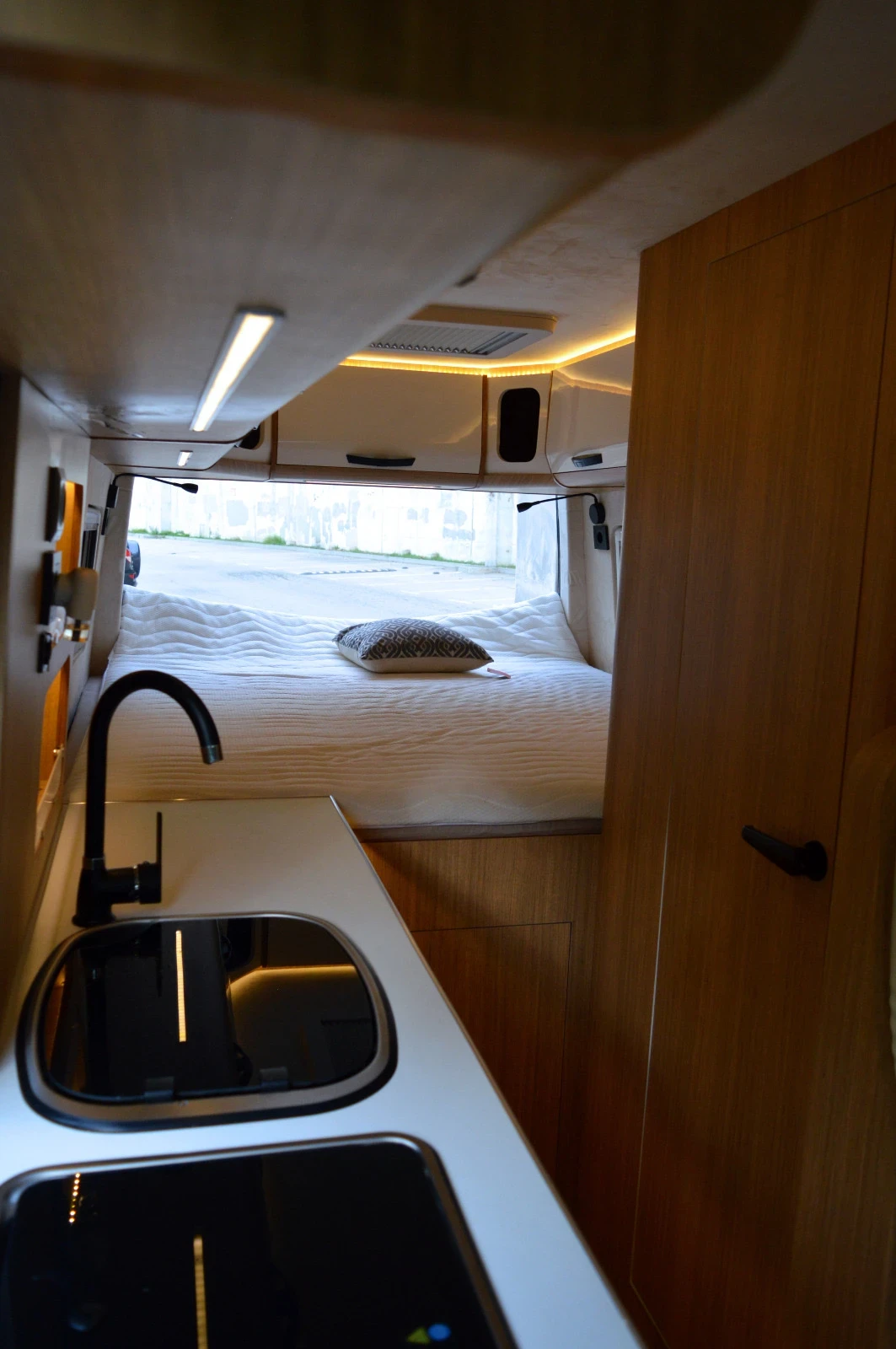 Кемпер VW Crafter L4 H3, снимка 9 - Каравани и кемпери - 53754733