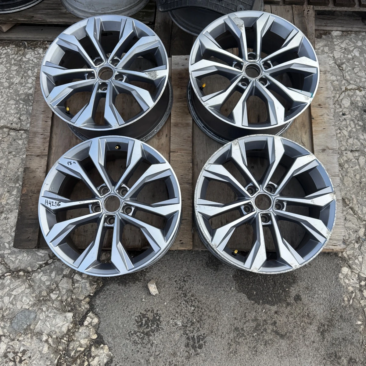 Джанти VW Passsat B8 7J R17 ET40 5x112 571 mm централен отвор 3G0601025G-4216