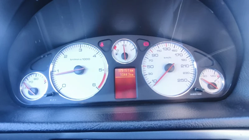 Peugeot 407 2.0HDI-140к.с Евро-5 Ксенон Кожа Нави Парктроник, снимка 15 - Автомобили и джипове - 52253912