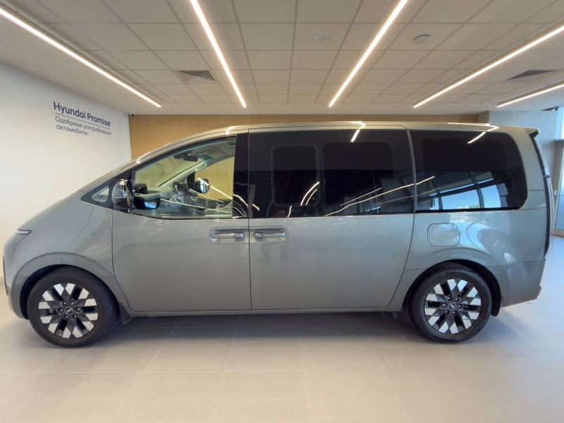 Hyundai Staria LUX AWD, снимка 2 - Автомобили и джипове - 52415684