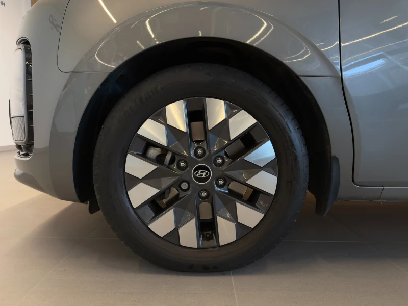 Hyundai Staria LUX AWD, снимка 9 - Автомобили и джипове - 52415684