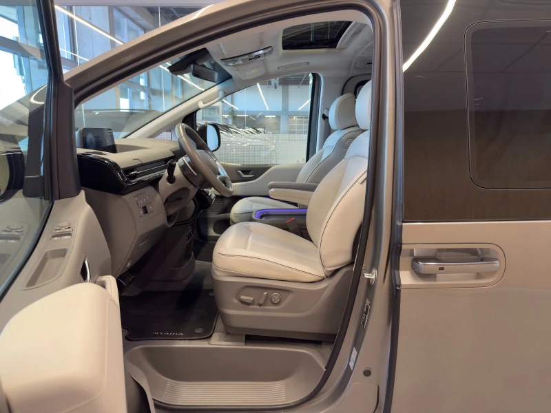 Hyundai Staria LUX AWD, снимка 14 - Автомобили и джипове - 52415684