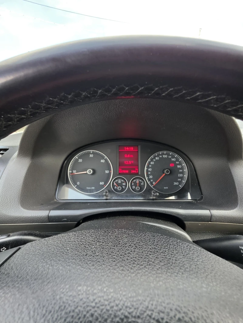 VW Touran, снимка 7 - Автомобили и джипове - 53403526