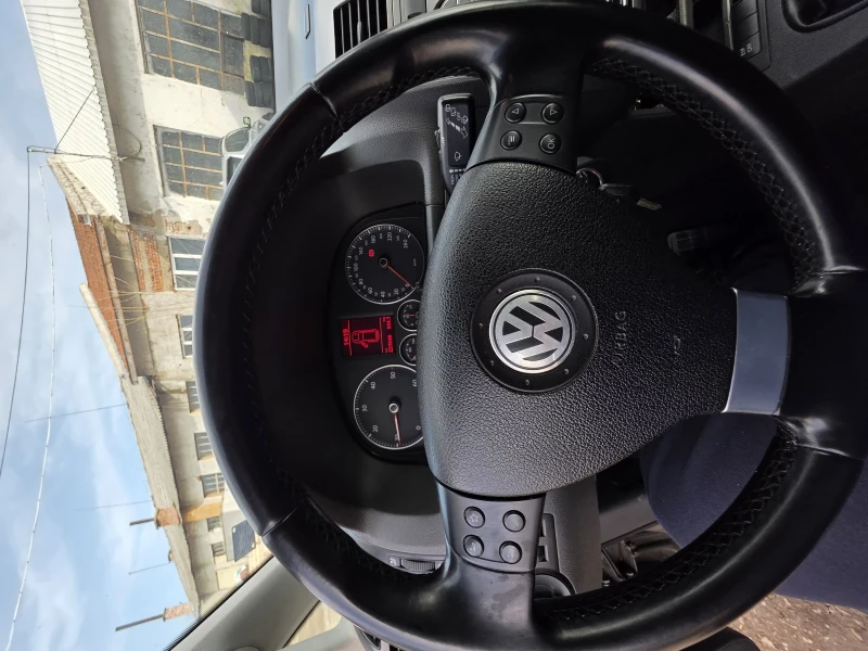 VW Touran, снимка 8 - Автомобили и джипове - 53403526