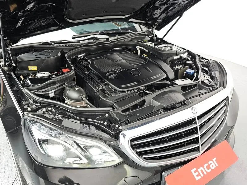 Mercedes-Benz E 300 ELEGANCE, снимка 6 - Автомобили и джипове - 54955062