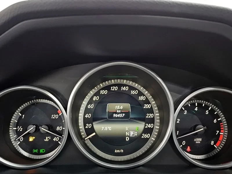 Mercedes-Benz E 300 ELEGANCE, снимка 8 - Автомобили и джипове - 54955062