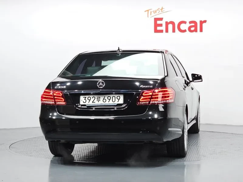 Mercedes-Benz E 300 ELEGANCE, снимка 4 - Автомобили и джипове - 54955062