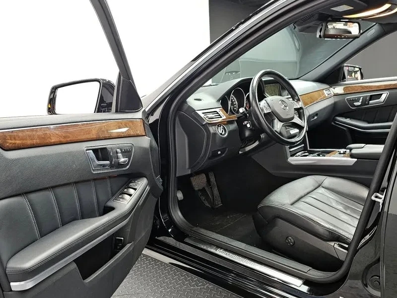 Mercedes-Benz E 300 ELEGANCE, снимка 11 - Автомобили и джипове - 54955062