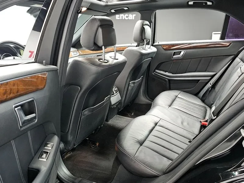 Mercedes-Benz E 300 ELEGANCE, снимка 12 - Автомобили и джипове - 54955062