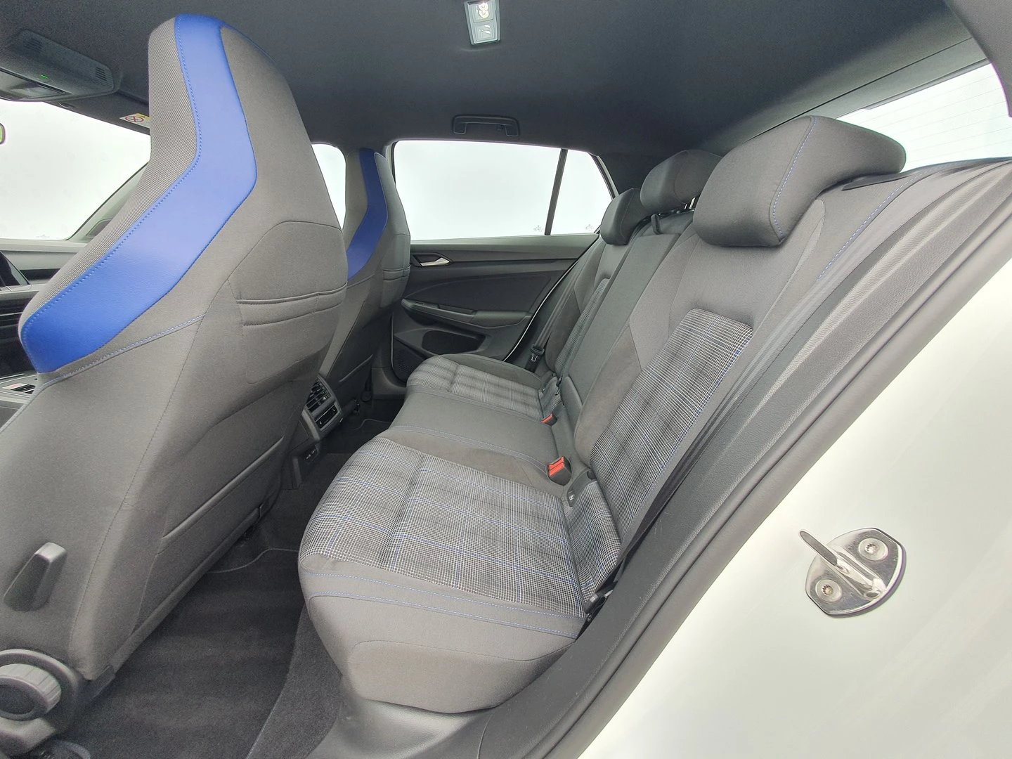 VW Golf 8 GTE 1.4 eHybrid OPF - изображение 5
