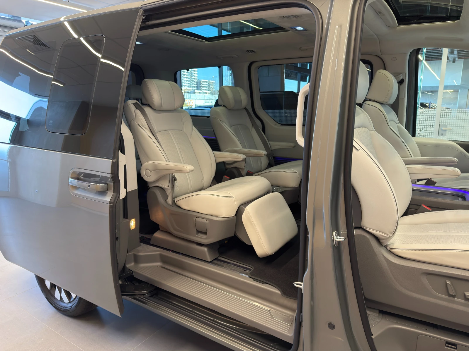 Hyundai Staria LUX AWD | Mobile.bg   16