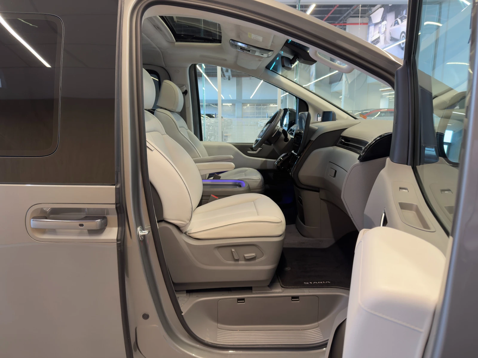 Hyundai Staria LUX AWD | Mobile.bg   15