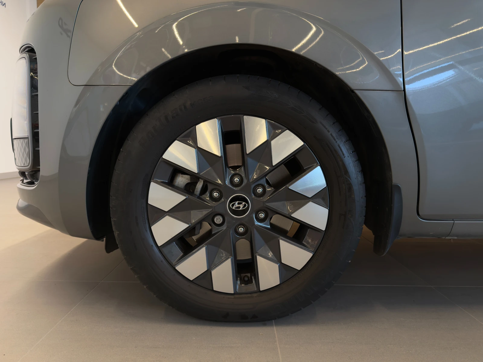 Hyundai Staria LUX AWD | Mobile.bg   9