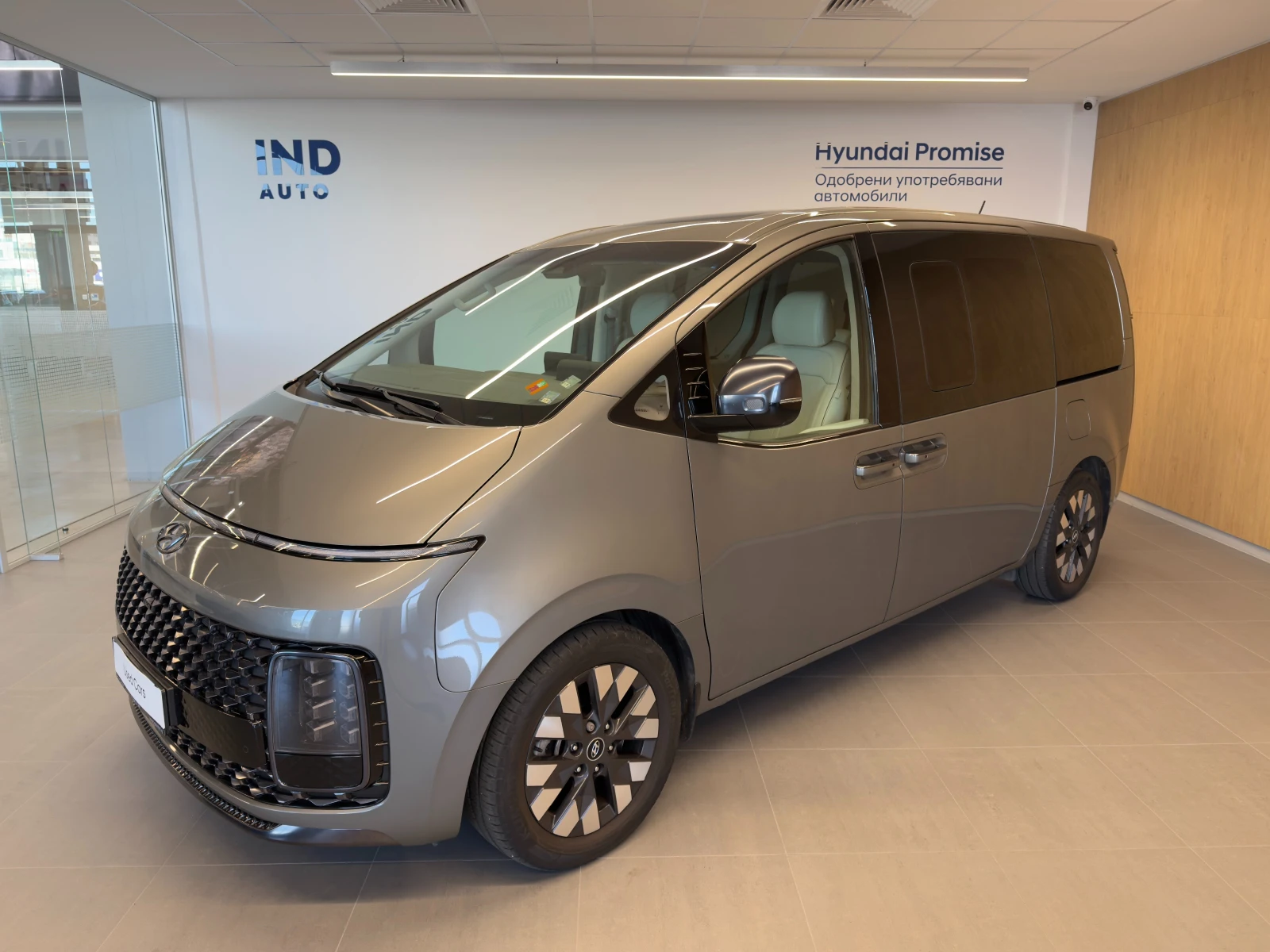 Hyundai Staria LUX AWD | Mobile.bg   1