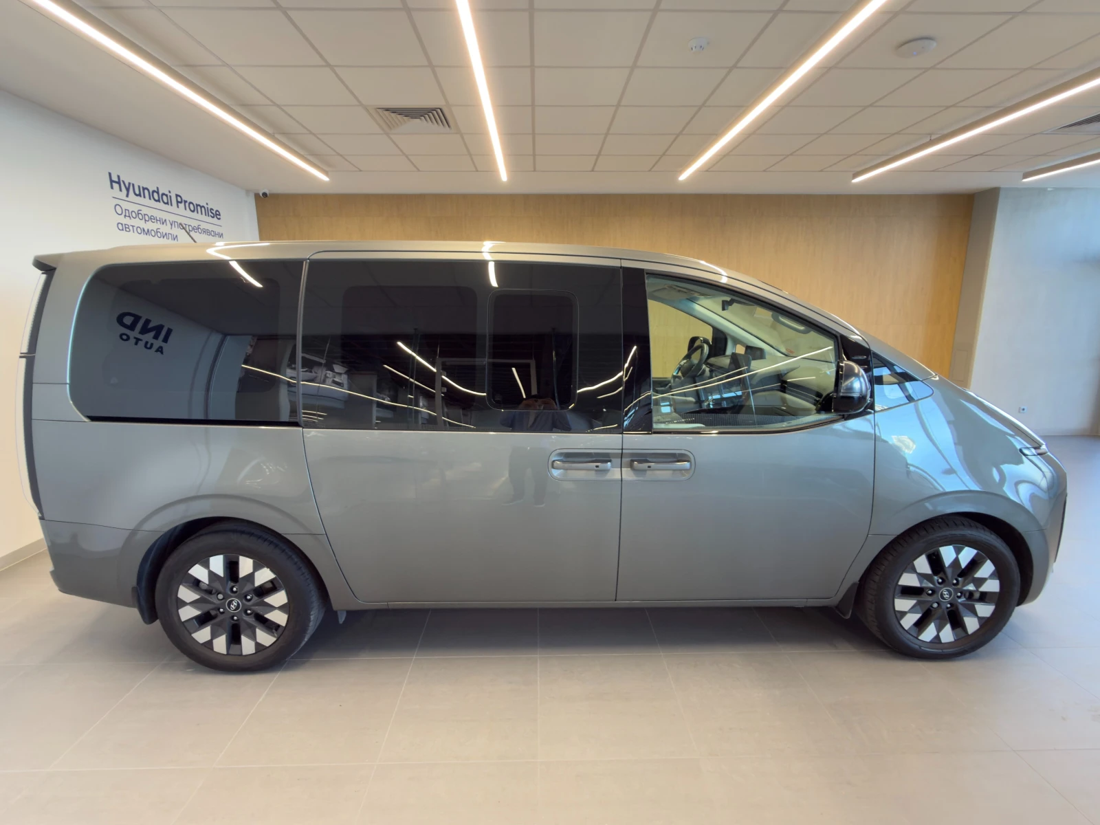 Hyundai Staria LUX AWD | Mobile.bg   6