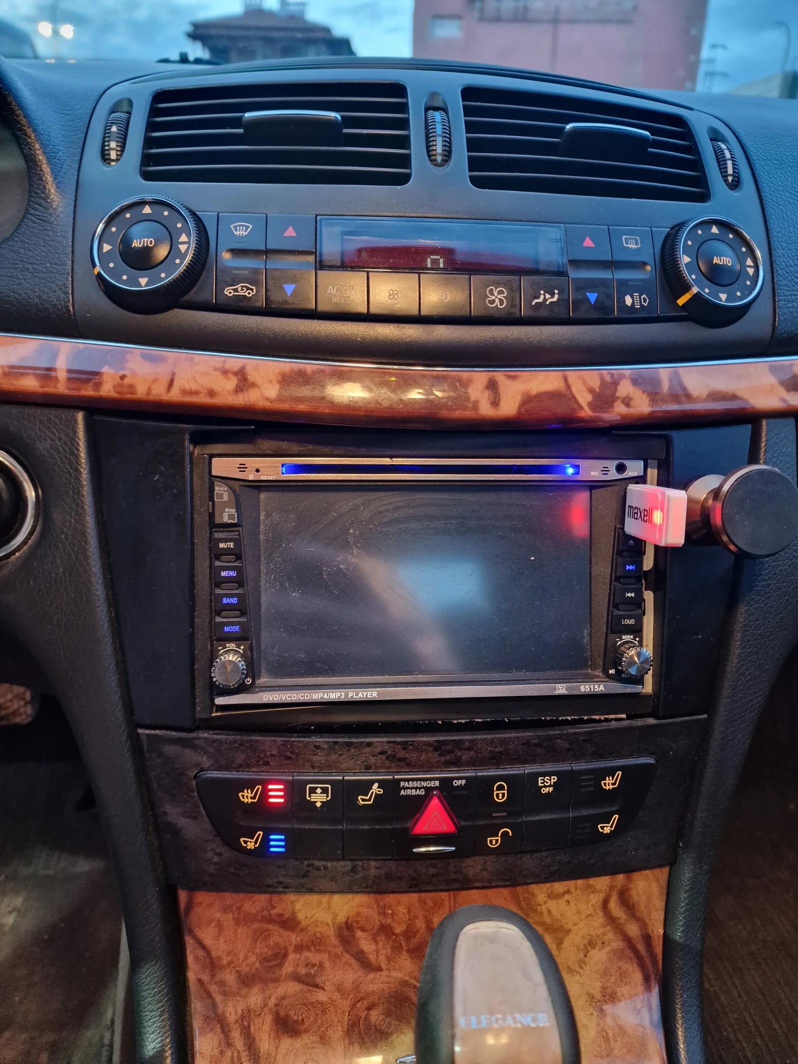 Mercedes-Benz E 320, снимка 8 - Автомобили и джипове - 53939454