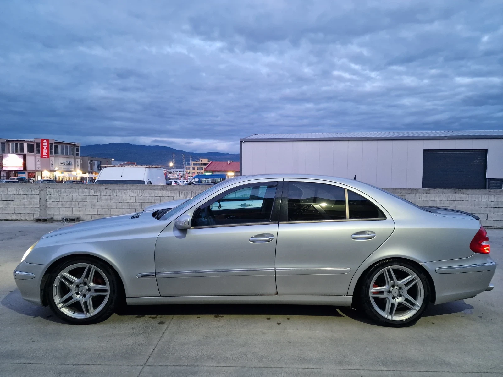 Mercedes-Benz E 320, снимка 4 - Автомобили и джипове - 53939454