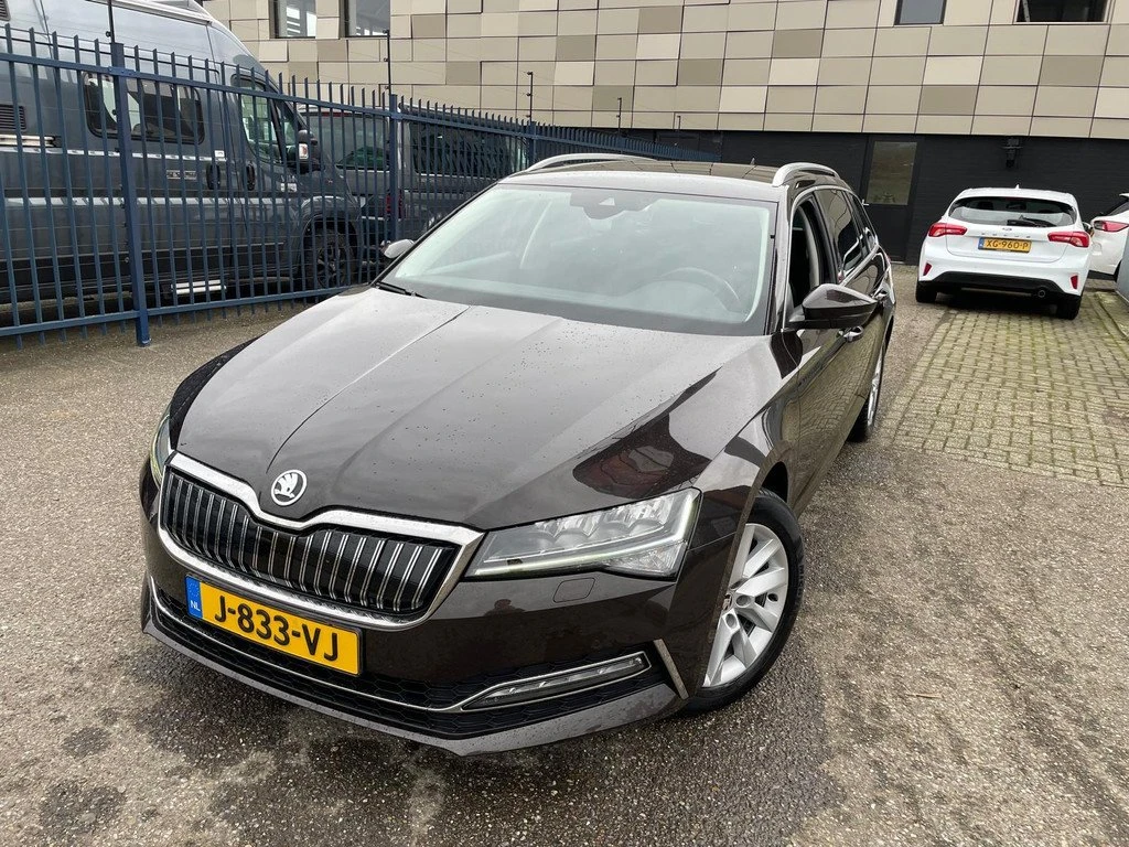 Skoda Superb 1.4 TSI Edition Plus, снимка 2 - Автомобили и джипове - 54080940