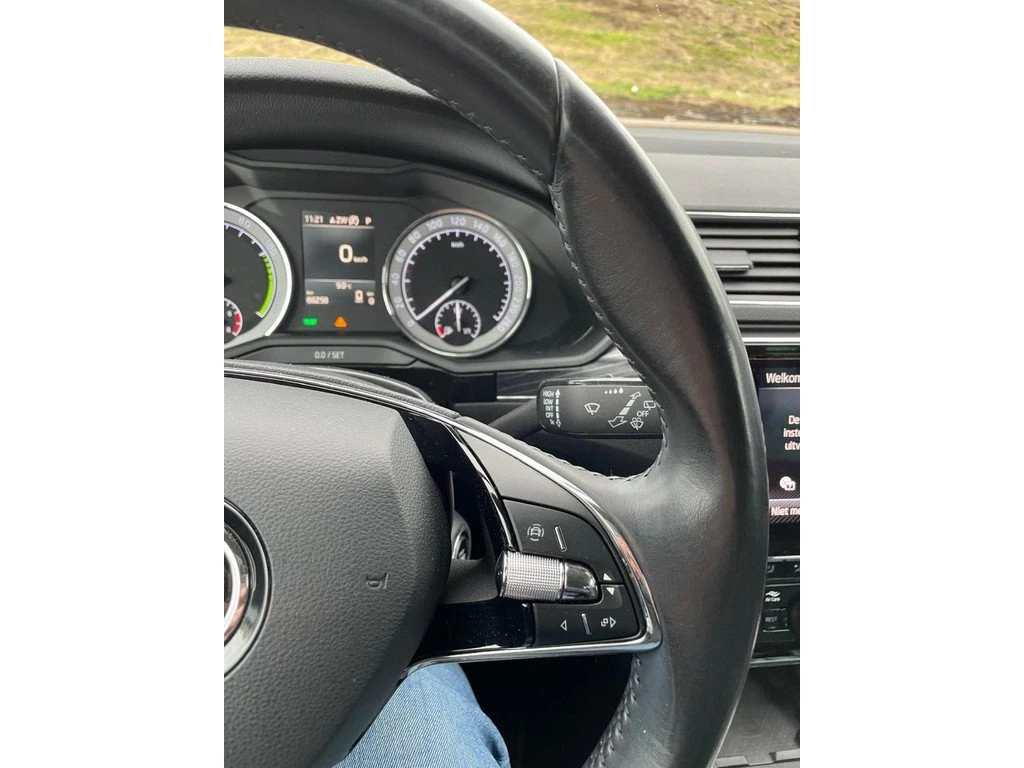 Skoda Superb 1.4 TSI Edition Plus, снимка 8 - Автомобили и джипове - 54080940