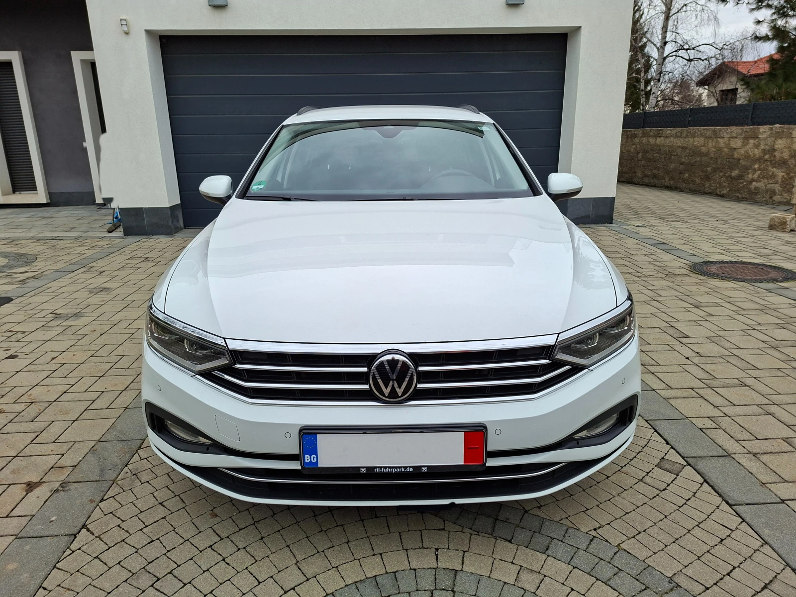 VW Passat Facelift DSG7 Business Premium , снимка 2 - Автомобили и джипове - 54120522