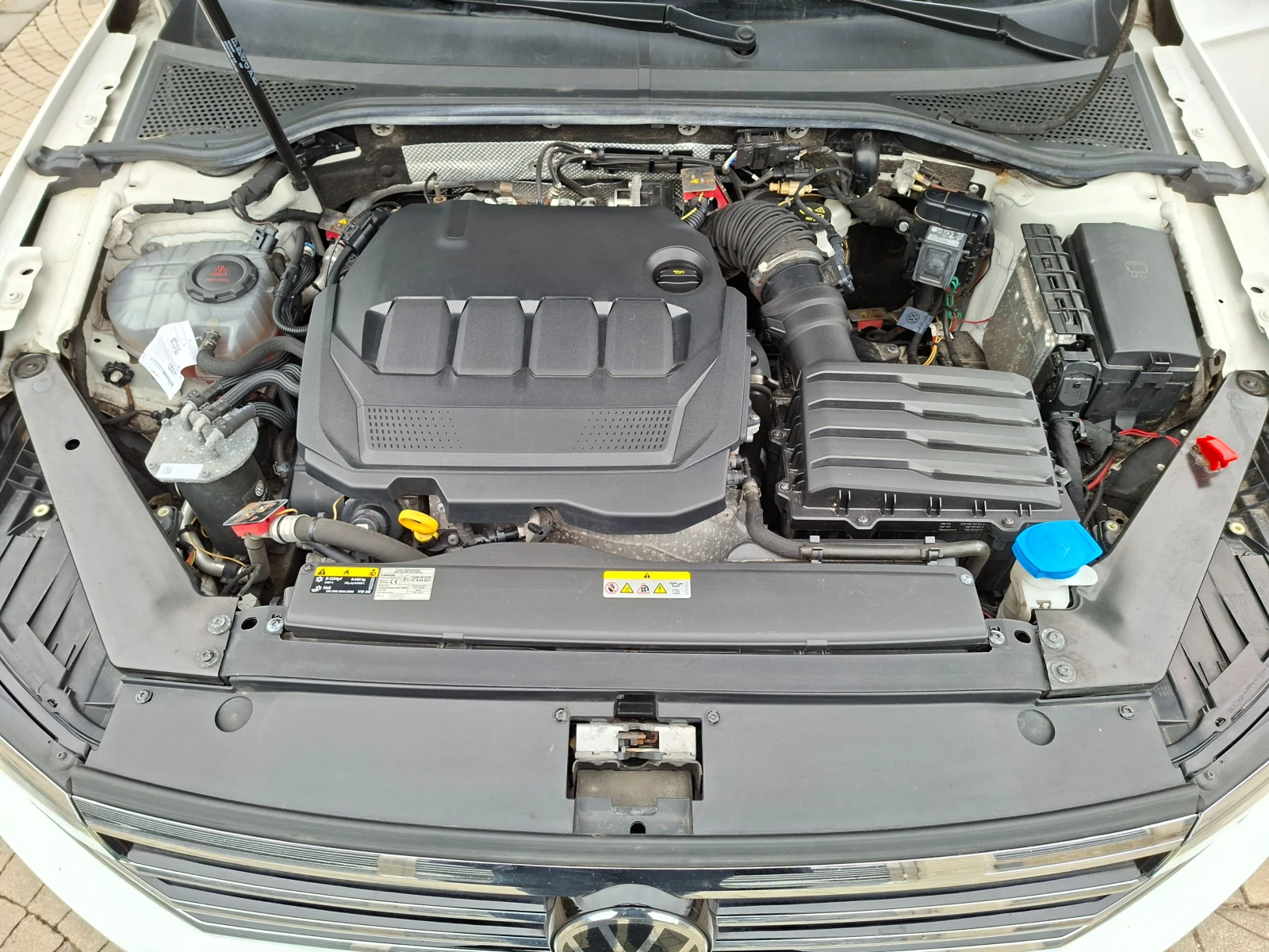 VW Passat Facelift DSG7 Business Premium , снимка 16 - Автомобили и джипове - 54120522