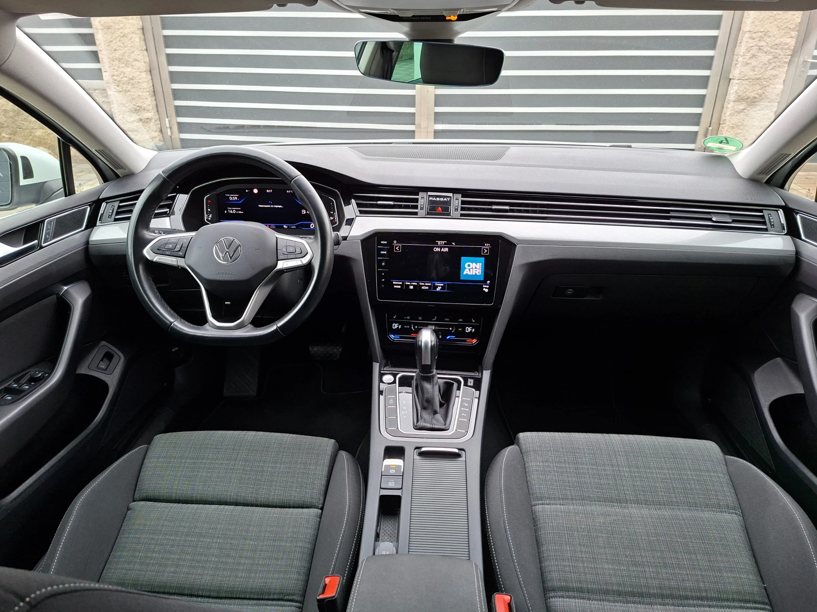 VW Passat Facelift DSG7 Business Premium , снимка 13 - Автомобили и джипове - 54120522