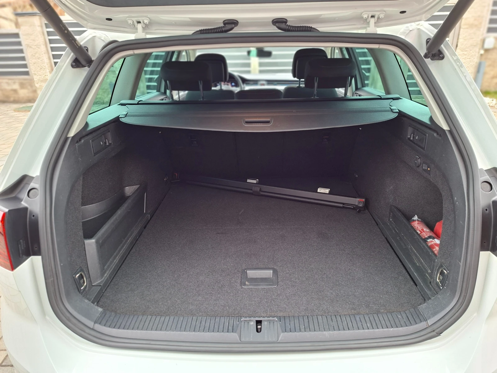 VW Passat Facelift DSG7 Business Premium , снимка 14 - Автомобили и джипове - 54120522