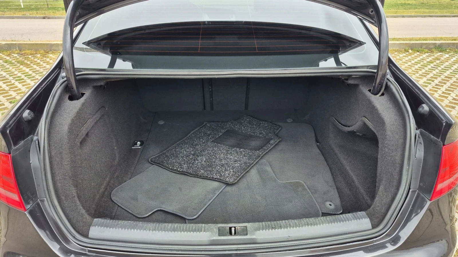 Audi A4 2.0TDI * Седан * Подгрев * Автопилот* Бартер , снимка 11 - Автомобили и джипове - 54549754