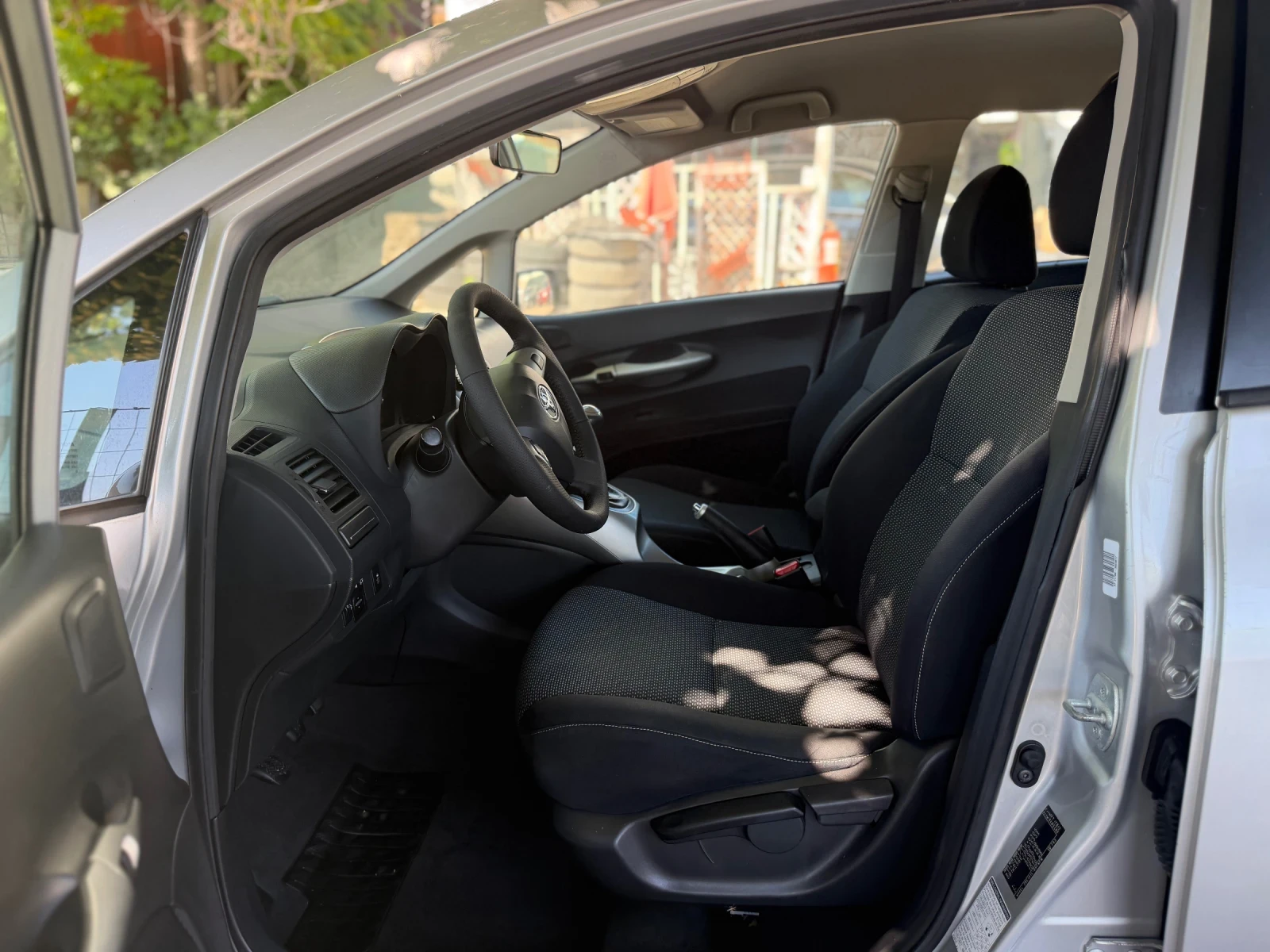Toyota Auris 1.6!132к.с.FACELIFT!ШВЕЙЦАРИЯ!!!!ТОП СЪСТОЯНИЕ, снимка 12 - Автомобили и джипове - 54930262