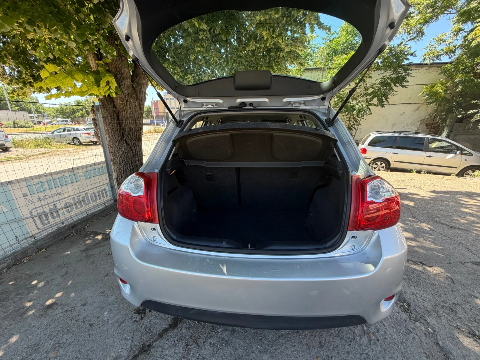Toyota Auris 1.6!132к.с.FACELIFT!ШВЕЙЦАРИЯ!!!!ТОП СЪСТОЯНИЕ, снимка 8 - Автомобили и джипове - 54930262