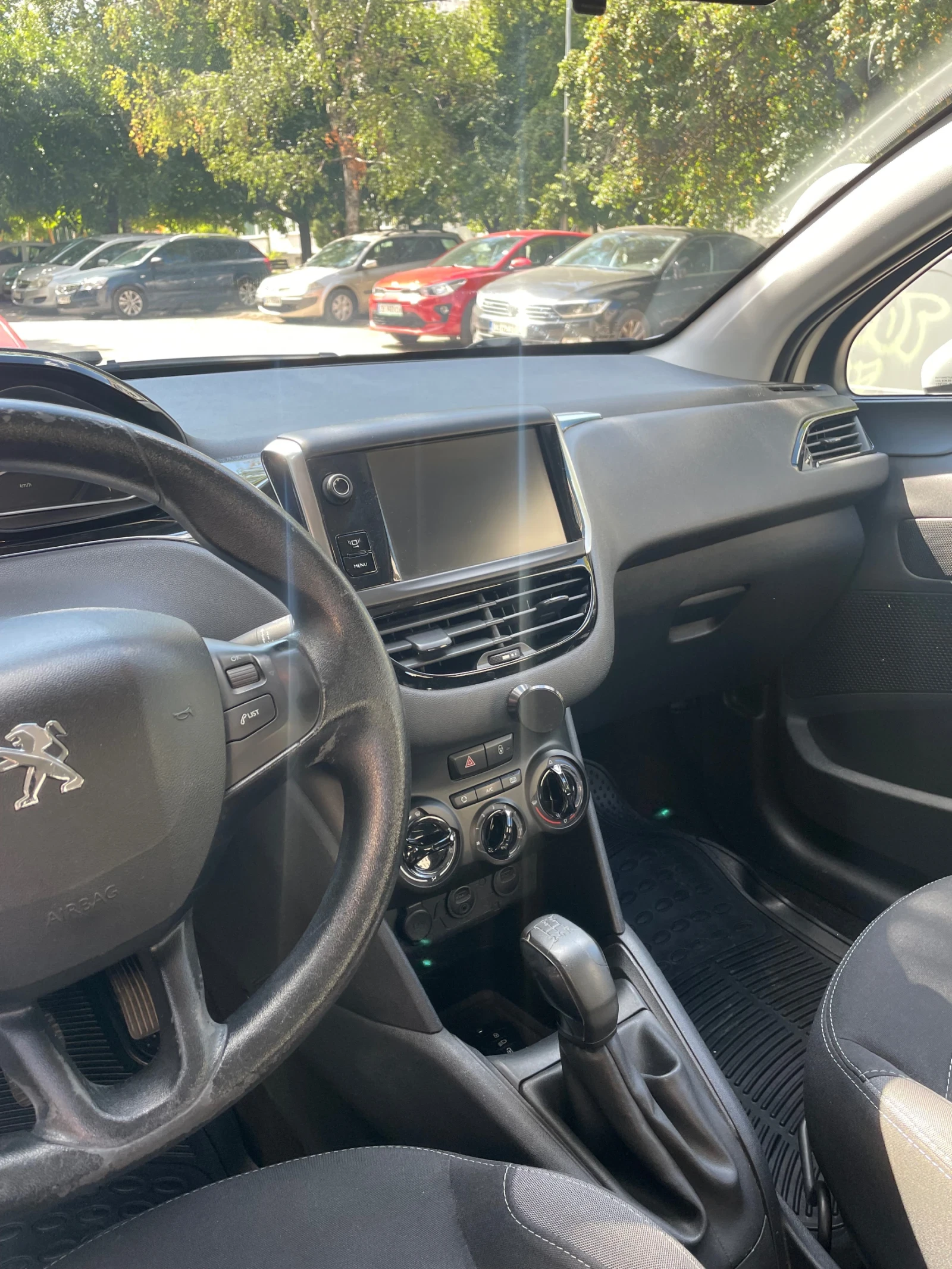 Peugeot 208, снимка 5 - Автомобили и джипове - 55625995
