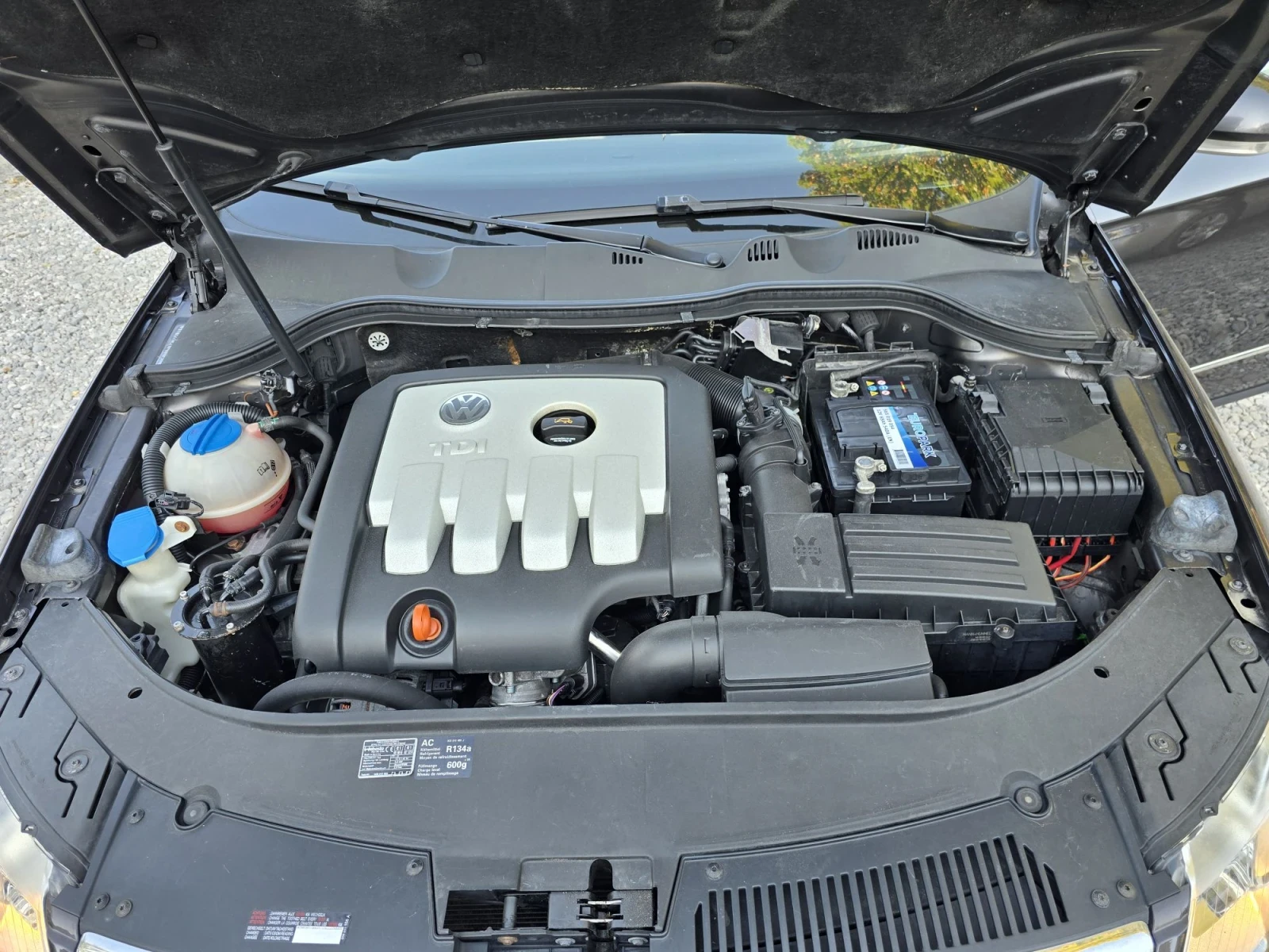 VW Passat 2.0TDI HI-LINE SEDAN , снимка 14 - Автомобили и джипове - 55631008
