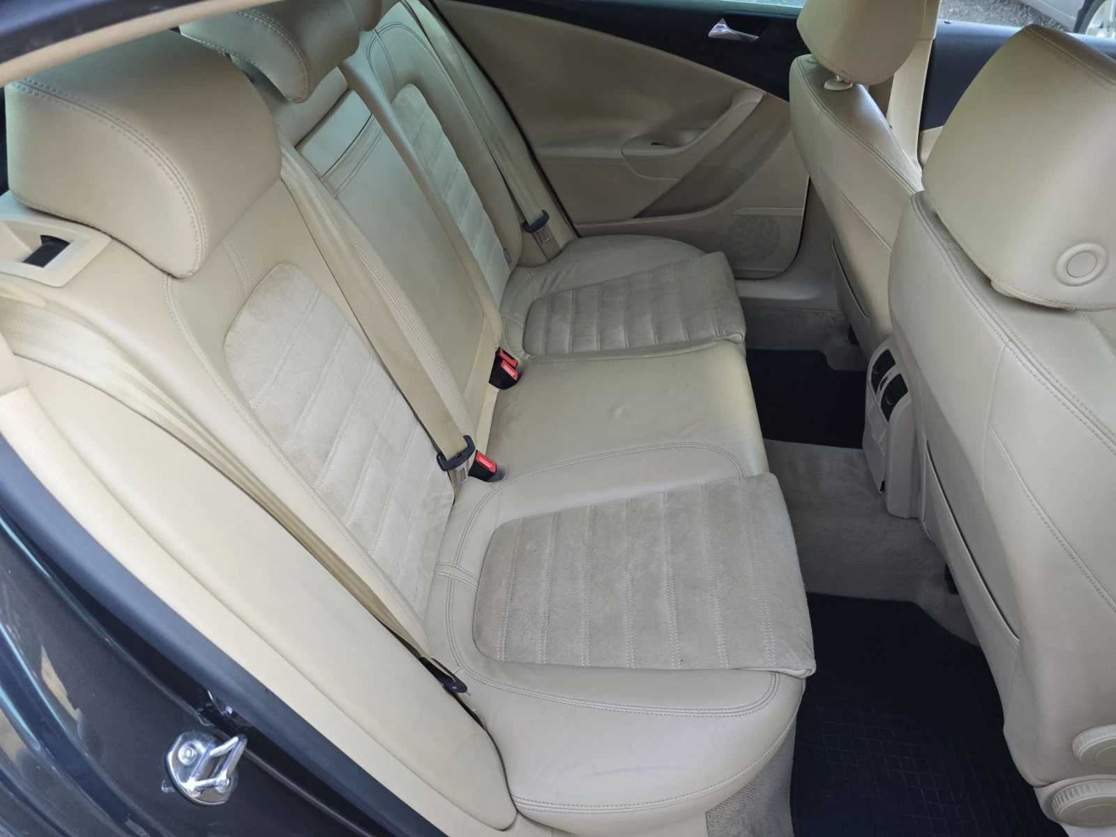 VW Passat 2.0TDI HI-LINE SEDAN , снимка 9 - Автомобили и джипове - 55631008
