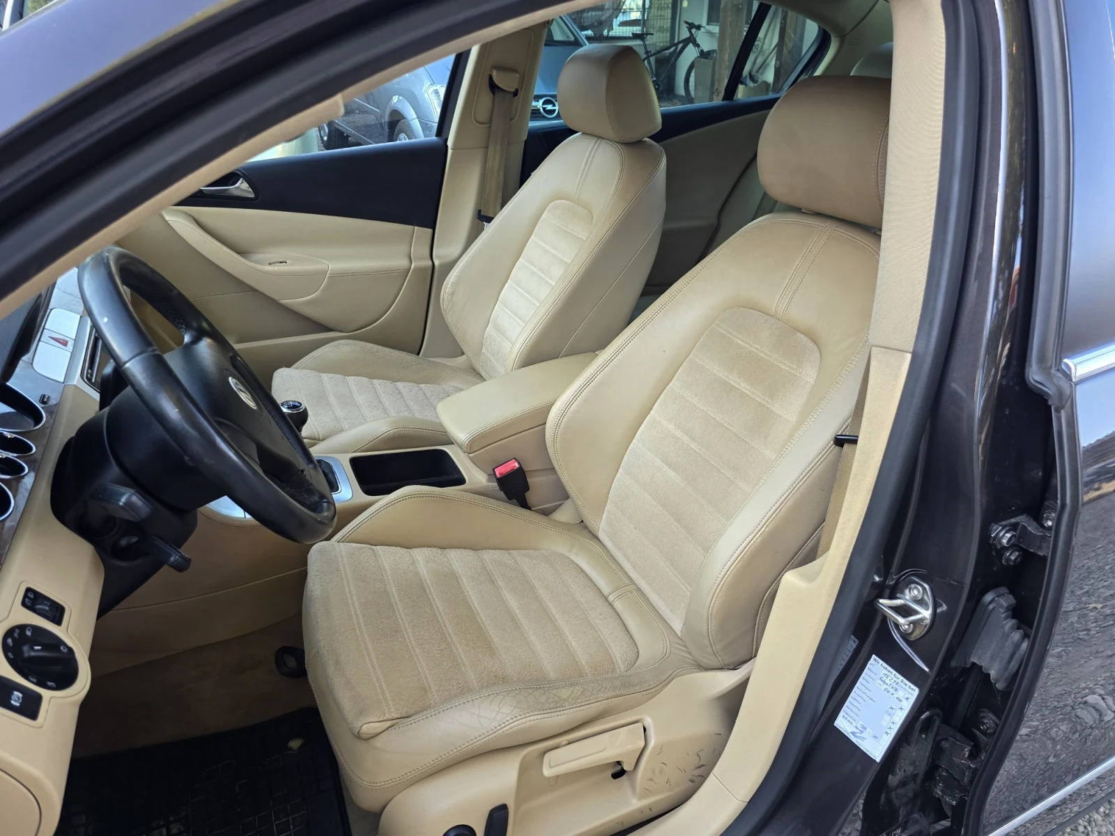 VW Passat 2.0TDI HI-LINE SEDAN , снимка 12 - Автомобили и джипове - 55631008