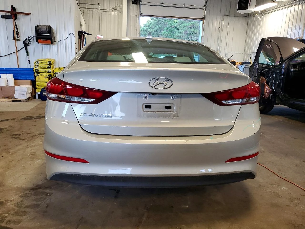 Hyundai Elantra 2.0l Se, снимка 6 - Автомобили и джипове - 56012652