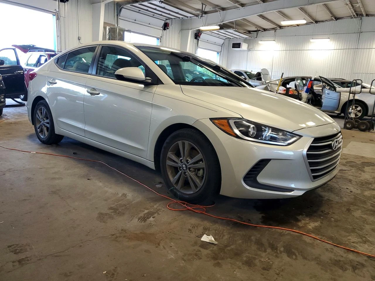 Hyundai Elantra 2.0l Se, снимка 4 - Автомобили и джипове - 56012652