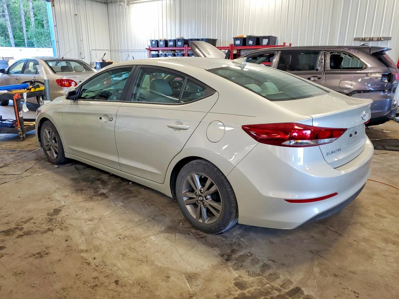 Hyundai Elantra 2.0l Se, снимка 2 - Автомобили и джипове - 56012652