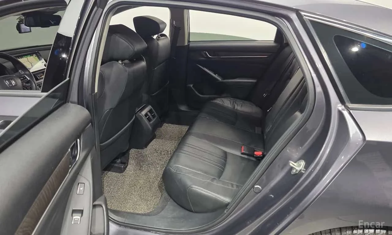 Honda Accord * 2.0 Hybrid EX L * , снимка 11 - Автомобили и джипове - 56310513