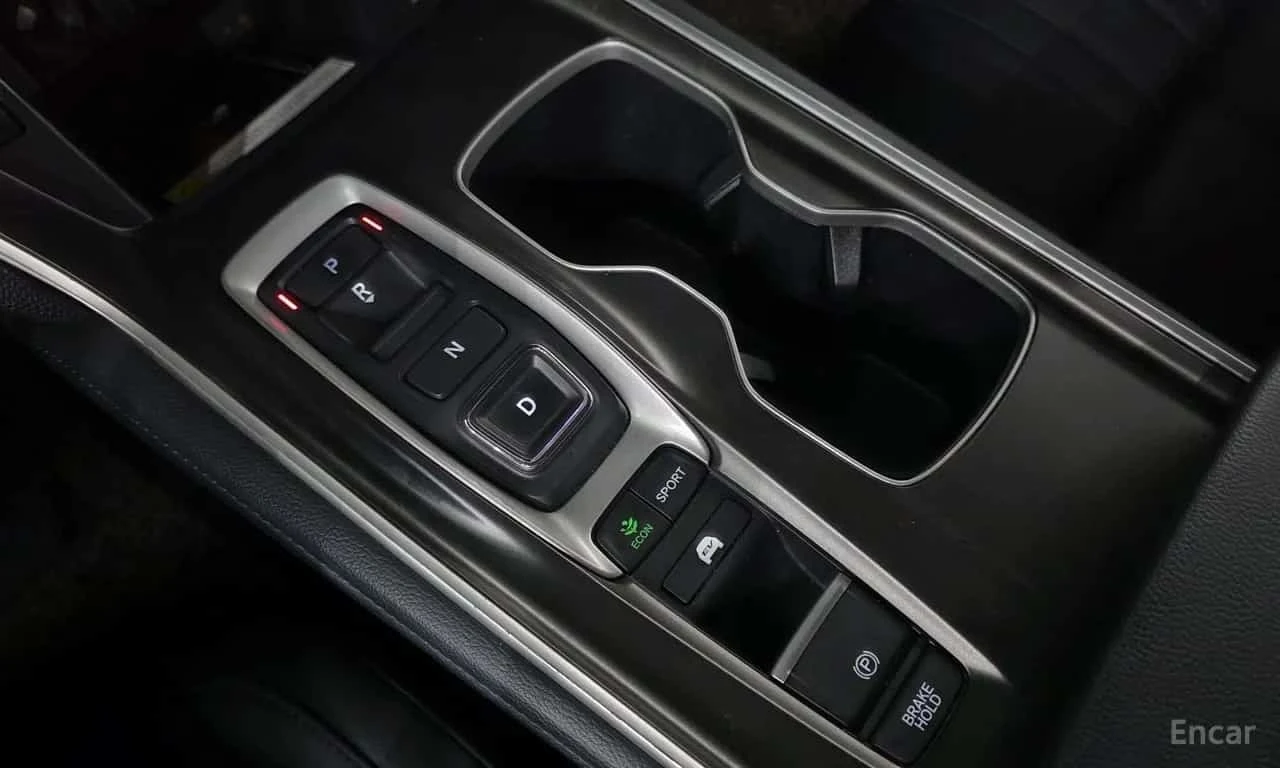 Honda Accord * 2.0 Hybrid EX L * , снимка 9 - Автомобили и джипове - 56310513