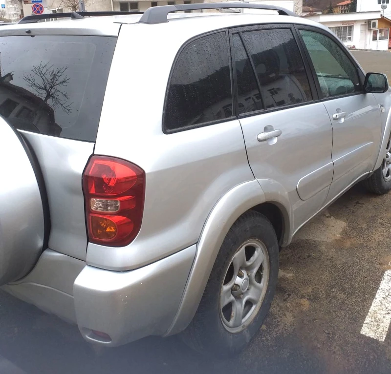 Toyota Rav4 2.0 D4D, снимка 3 - Автомобили и джипове - 48981918