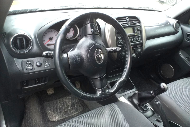 Toyota Rav4 2.0 D4D, снимка 4 - Автомобили и джипове - 48981918