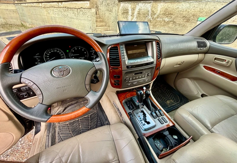 Toyota Land cruiser, снимка 12 - Автомобили и джипове - 51137041